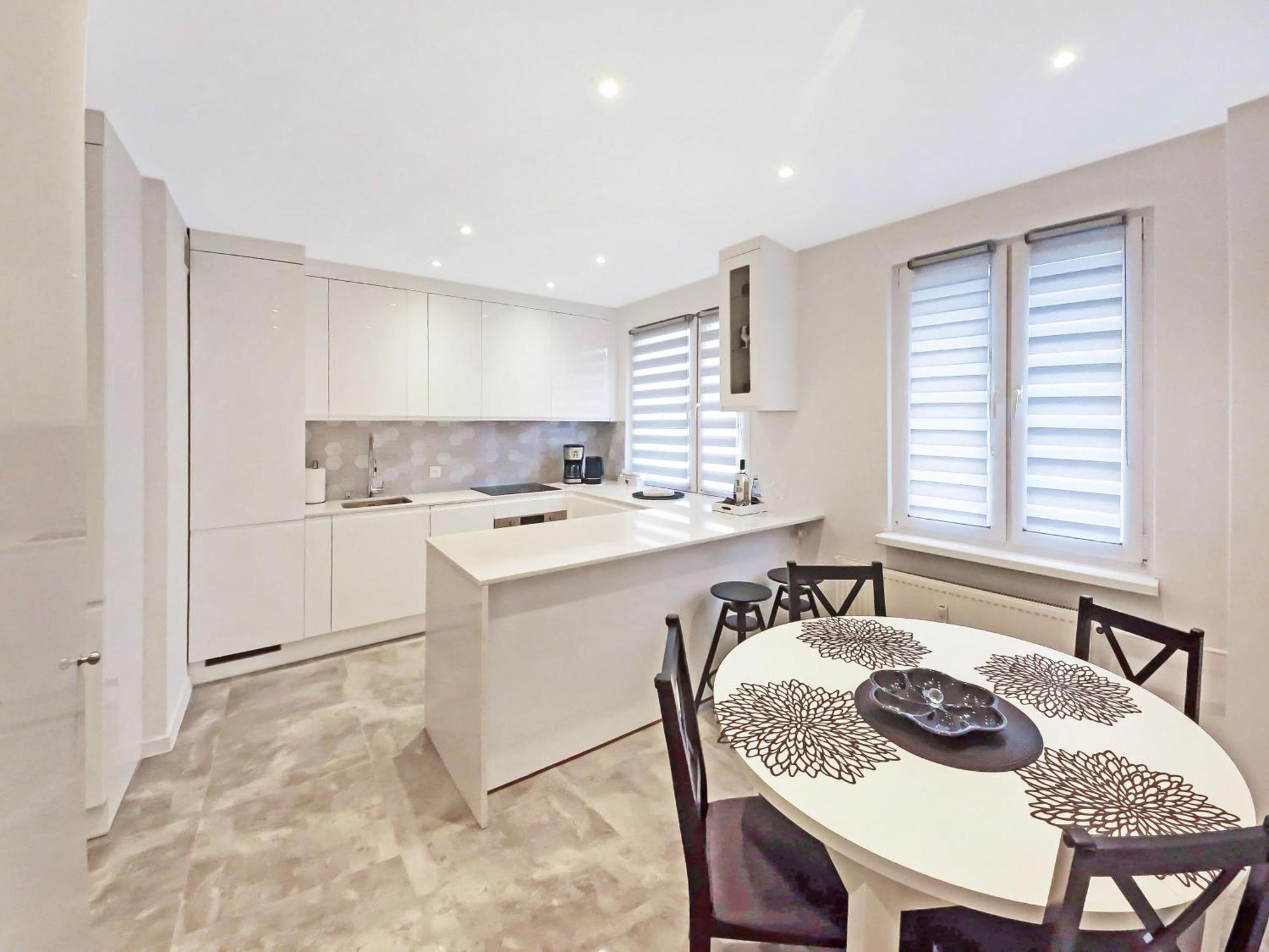 Ultra Modern Haven In Historic Designer Finishes 5 Rated *